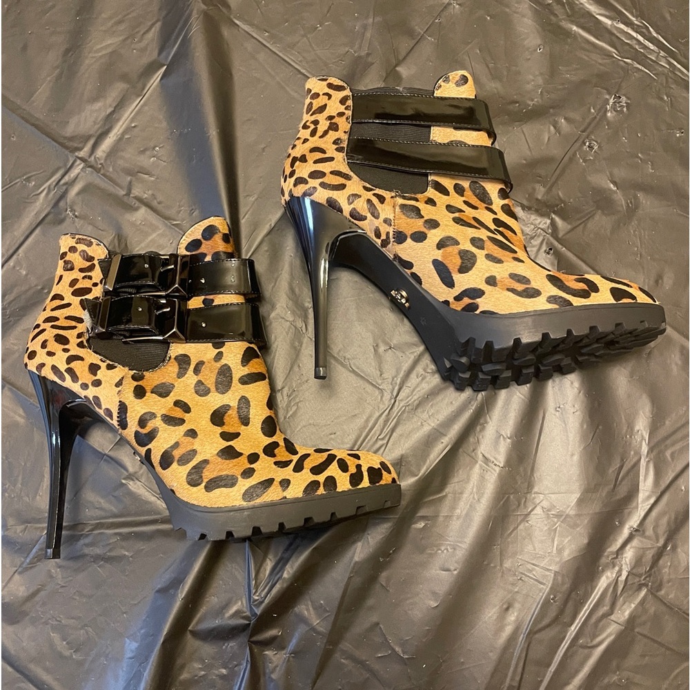 NWOT Rachel Roy Calfskin Platform Boot - Women Size 8.5 - Leopard